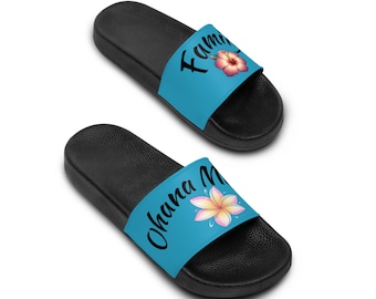 Sandalias con estampado tropical: calzado cómodo para las vacaciones