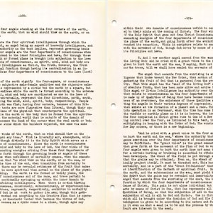Puede incluir: Dos p&aacute;ginas de un libro antiguo, llenas de texto manuscrito. Las p&aacute;ginas, que muestran signos de edad, contienen columnas de texto, probablemente discutiendo temas espirituales o filos&oacute;ficos. El papel tiene un tono amarillento.