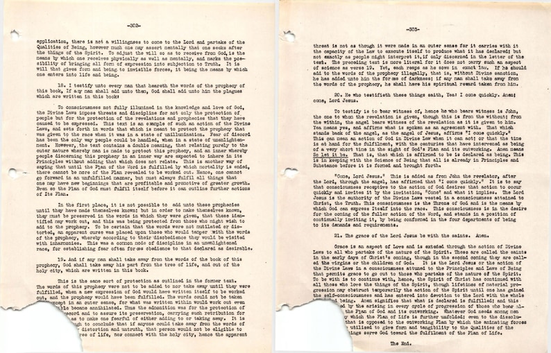 Puede incluir: Dos p&aacute;ginas amarillentas y envejecidas de texto, probablemente de un libro o manuscrito. El texto es denso, con l&iacute;neas y p&aacute;rrafos visibles. El papel muestra signos de desgaste, con algunas rasgaduras y decoloraci&oacute;n. El contenido es religioso o filos&oacute;fico.