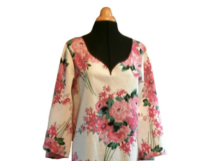 Long kaftan in a cotton rose print with long sleeves