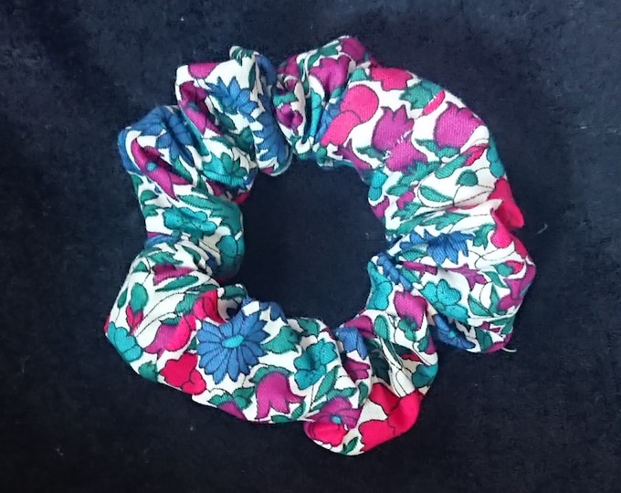 Hair scrunchies made of Liberty Poppy and Daisy print