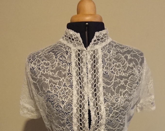 ivory lace wedding bolero with collar and short sleeves