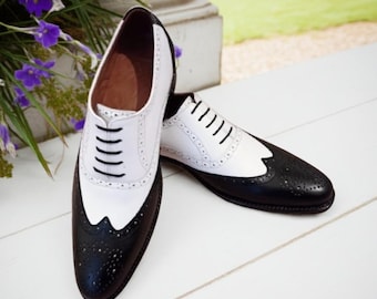 Handgefertigte Flügelspitze Brogue Lederschuhe: Schwarz-Weiße Oxford Kleidschuhe