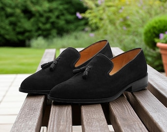 Handgemaakte zwarte suède loafers met kwastjes: leren instapschoenen voor heren