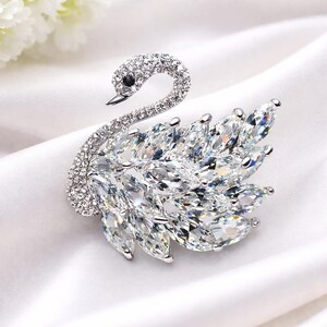 SWAROVSKI Adorno de cisne rojo de cristal 5528080 SWAROVSKI Adorno de cisne rojo de cristal 5528080