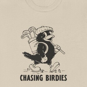 Camiseta de golf Chasing Birdies / Divertida camiseta de golf con humor para hombre / Regalo retro de golfista con dibujos de pájaros / Camiseta para viaje de golf de fin de semana