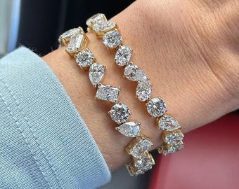 Pulsera única de diamantes moissanita de múltiples formas, pulsera de tenis con corte pera, ovalado y redondo, y otra pulsera radiante con corte pera y redondo.
