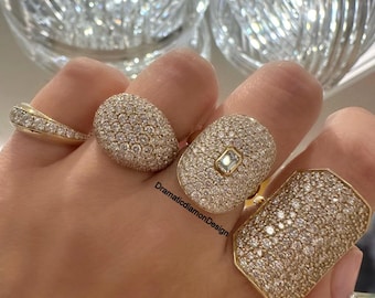 Anillo de sello con banda inclinada de diamante redondo, diamante moissanita cubierto de diamantes pavé, diamante esmeralda engastado en bisel central, anillo escudo