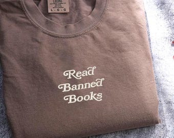 Read Banned Books Comfort Colors®, Librarian, Bookworm Shirt, Book Lover Cropped Trendy yk2 Bookish Outfit