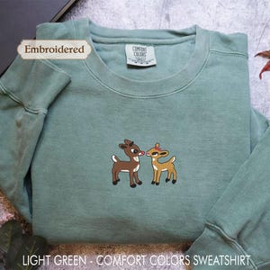 Sweat-shirt de Noël : renne brodé, cadeau de Noël rétro Comfort Colors
