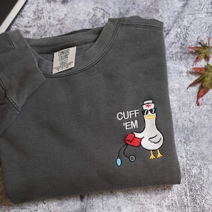 T-shirt brodé pour infirmière, motif oie rigolote, infirmière urgentiste, infirmière diplômée, cadeau pour infirmière, Comfort Colors