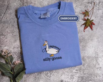 Comfort Colors Nurse goose shirt, Embroidered Registered Nurse Silly Goose Sweatshirt, Silly Goose on the loose, Funny RN nurse shirt