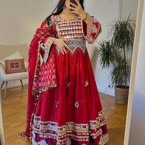 Vestido tradicional afegão vermelho kuchi | Vestido tribal feito à mão com moedas, bordado e dupatta