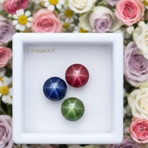 Set di tre gemme sciolte rotonde cabochon di zaffiro stellato naturale, colore verde rubino e viola, 18,75 ct, per la creazione di gioielli.