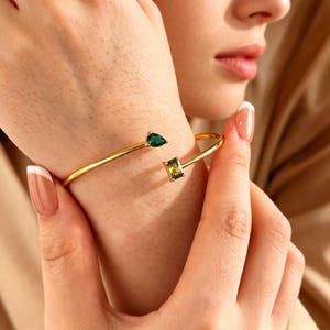 Pulsera con piedras de nacimiento para madre e hija, delicada pulsera abierta con dos piedras de nacimiento, regalo de joyería sentimental para hermana, dama de honor o mamá.