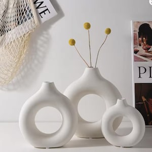 Modern flower vase in black and white