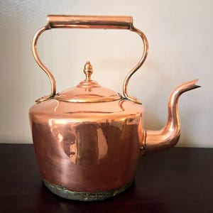 Antique Victorian Copper Kettle 7 Pint Capacity,Hand Hammered Dovetail Seam,Stove Top Range Kettle,Country Kitchen Decor Circa 1860.