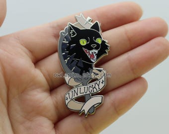 Pin esmaltado del espejo del gato negro de la mala suerte