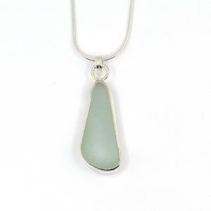 Colgante de cristal marino, azul espuma de mar, regalo para mamá, collar de plata de ley, collar con bisel, collar de cristal marino, regalo para una amiga MARI