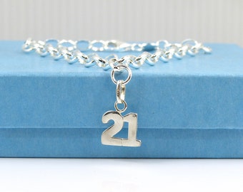 Bracelet en argent sterling pour un 21e anniversaire : Breloque délicate et ajustable