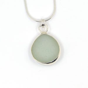Colgante de cristal marino, regalo para mamá, collar de plata de ley, collar con bisel, collar de cristal marino azul espuma de mar, collar con bisel abierto ALYS