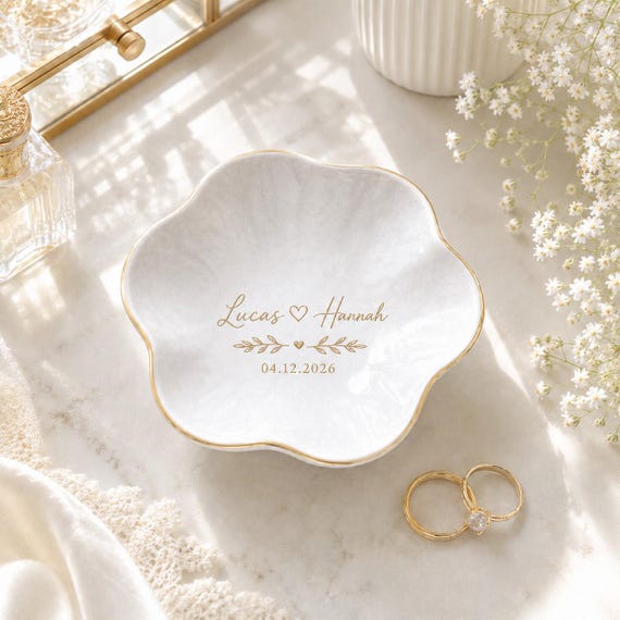 Custom Ring Dish for Couples, Personalized Jewelry Tray, Engagement Gift for Bride, Wedding Gift, Mr and Mrs Ring Holder