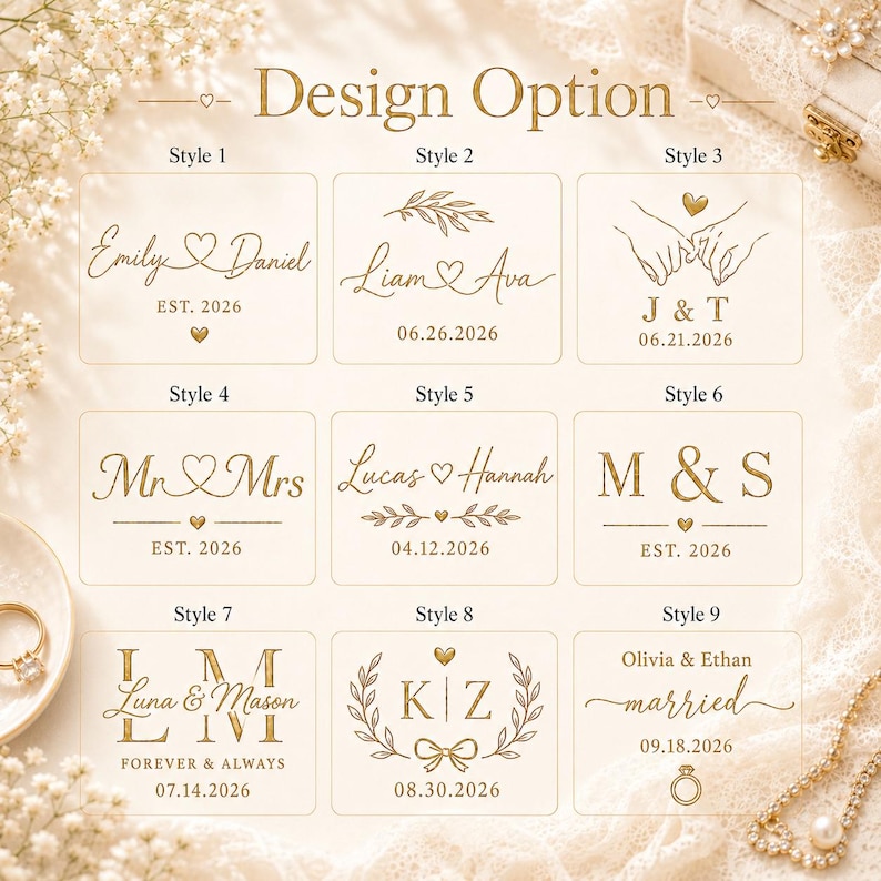 K&ouml;nnte beinhalten: Ein Raster aus neun goldfarbenen Hochzeitsdesign-Optionen, beschriftet von Style 1 bis Style 9. Jedes Quadrat zeigt eine einzigartige Typografie, Daten und dekorative Elemente wie Herzen, Bl&auml;tter und Ringe, die verschiedene personalisierte Textlayouts pr&auml;sentieren.