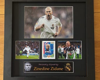 Montaje enmarcado firmado por Zinedine Zidane del Real Madrid con certificado de autenticidad