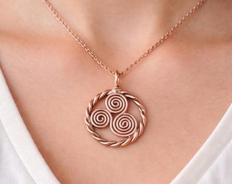 Koperen Keltische spiraalketting | Handgemaakte Triskelion-hanger | Spirituele koperen sieraden | Boho minimalistische ketting | Cadeau voor haar