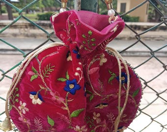 Bolso Potli de terciopelo bordado a mano: Clutch de novia rosa con asa de perla