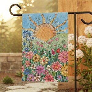 Bandiera da giardino con fiori selvatici all'alba - Bandiera per la casa e per il portico per la primavera e l'estate