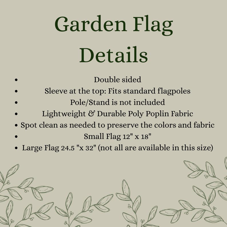 Puede incluir: Fondo beige con el texto "Garden Flag Details" en verde oscuro. Detalles: doble cara, funda en la parte superior, tejido ligero de polipropileno y tama&ntilde;os de bandera de 30,48 cm x 45,72 cm y 62,23 cm x 81,28 cm. Ilustraciones de hojas decorativas en las esquinas.