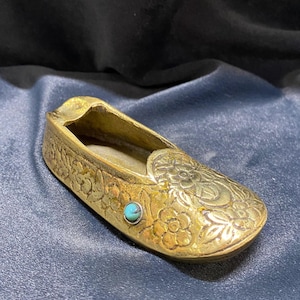 Handmade Brass Ottoman Shoe Decor with Turquoise Inlay – Miniature Vintage Style Paperweight