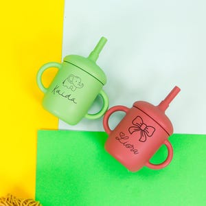 Copo de silicone personalizado para bebê com canudo, copo de treinamento para bebês com gravação personalizada, presente de 1º aniversário, lembrancinha de chá de bebê, copo para bebê