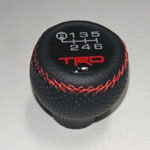Pommeau de levier de vitesses en cuir noir d'origine Toyota Celica MR 2 Spyder pour boîte manuelle 6 vitesses. Pas de vis : 12 x 1,25 mm.