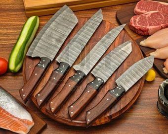 Handsmidda kockknivsset i damaskusstål, 5 delar, köksknivar med trähandtag och harts.