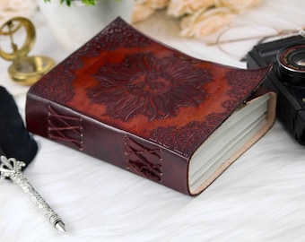 Diario de cuero con relieve solar, grimorio artesanal, regalo personalizado
