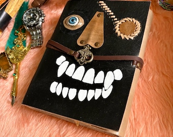 Diario de cuero con cara de monstruo 3D hecho a mano, grimorio gótico