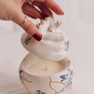 Kintsugi anatomiskt hjärtljus | Handgjord hjärtskulptur | Läkande hjärtdekor | Gotisk dekor | Dark Academia hjärtljus