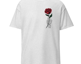 Camiseta con estampado de mano de esqueleto y rosa, camisa gótica floral.
