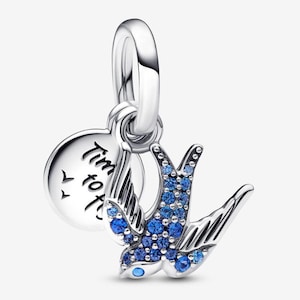 以下が含まれることがあります： 黒い持ち手と「But First, Coffee」の文字が黒い手書き風フォントで書かれた白いセラミックマグ。マグカップは白い表面に置かれています。