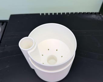 Vaso moderno com sistema de autoirrigação, impresso em 3D.