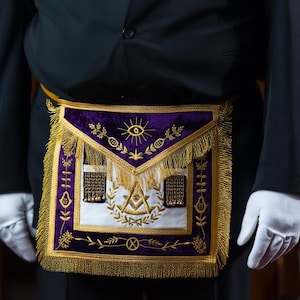 グランドロッジ・パストマスターのエプロン。手刺繍の紫色のフリーメーソンの衣装。金銀細工