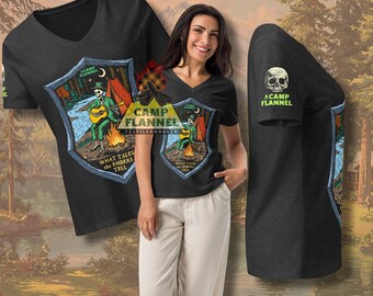 T-shirt décontracté à col en V pour femme, Feu de camp, Squelette, Histoires de fantômes, Camping, Randonnée, Camping sous tente, Rivière, Arbres, Heure du conte, Guitare, Randonnée