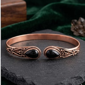 Vintage schwarzer Onyx Armreif, Kupfer offener Armreif, handgemachter verstellbarer Schmuck, Geschenk für sie
