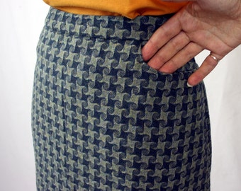 Pencil Skirt, Size Medium, Wool.