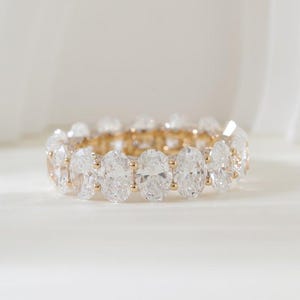 Eternity ring met ovale, in het laboratorium gekweekte diamant in 14 karaats geelgoud, jubileumring met ovale, in het laboratorium gekweekte diamant, luxe trouwring voor dames