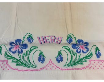 Precioso juego de fundas de almohada bordadas. ¡Combínalo con cualquiera de mis otros artículos!