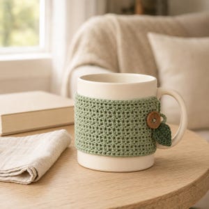 Häkelanleitung für einen Tassenüberzug (PDF), Anfänger-Tassenhülle mit Knopfschlaufe, strukturierter Kaffeetassenüberzug, Blattanhänger, US-amerikanische Häkelbegriffe
