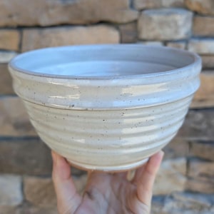 Rustykalna duża miska na płatki zbożowe – ręcznie robiona miska na zupę i gulasz z kamionki w kolorze oliwkowo-zielonym